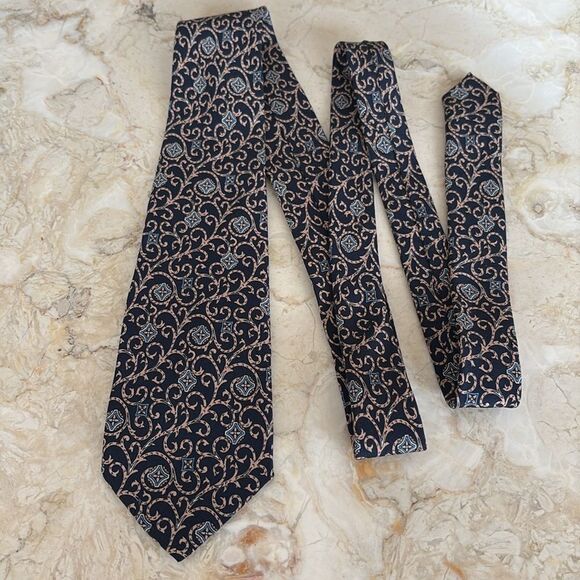 Valentino La Cravat Paisley Tie - Picture 4 of 8